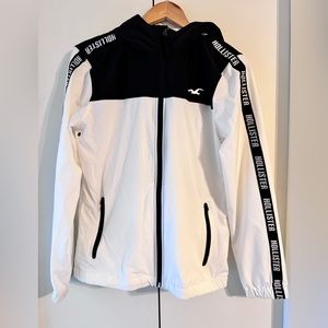 Men’s Hollister Epic Flex wind jacket. Size small. Very good condition.